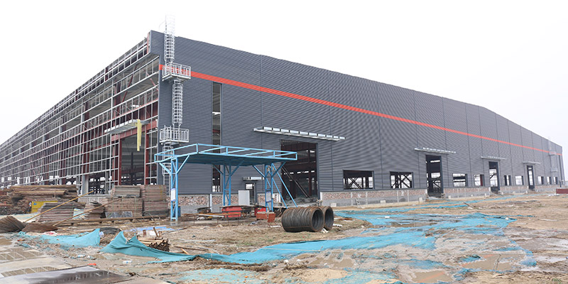 豪门国际5万平钢结构厂房外墙施工