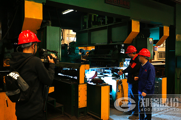 豪门国际股份手艺总监贾金岭接受郑州电视台采访