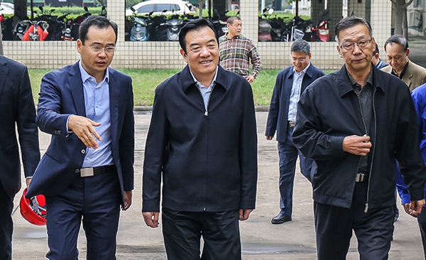 郑州市人大常委会主任白红战带队视察豪门国际股份